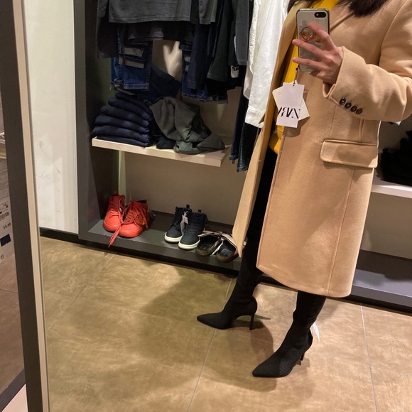 Meet your Posher, Jackie 🌞 - Picture 2 of 4